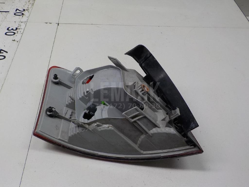 Фонарь задний наружный правый