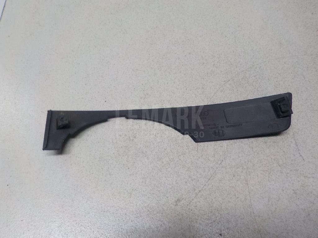 Рамка противотуманной фары правой