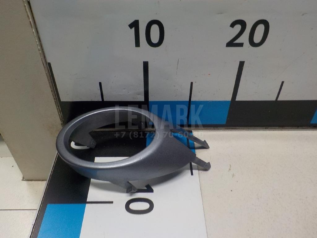 Рамка противотуманной фары правой