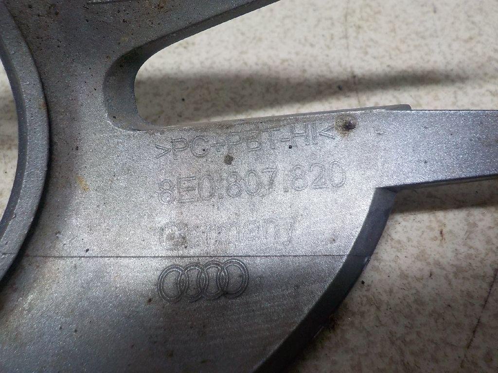 Рамка противотуманной фары правой