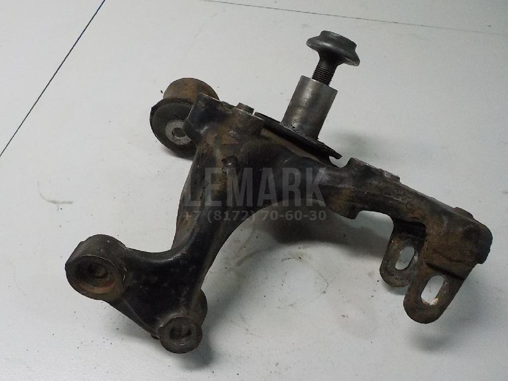 Кулак поворотный задний левый