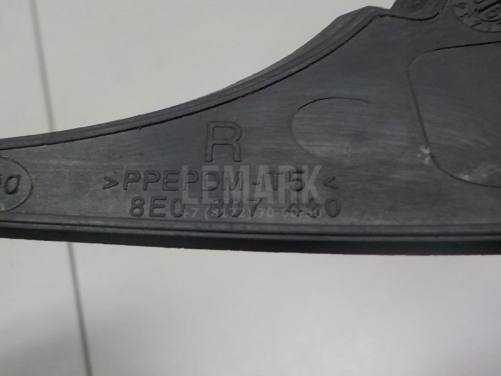 Рамка противотуманной фары правой