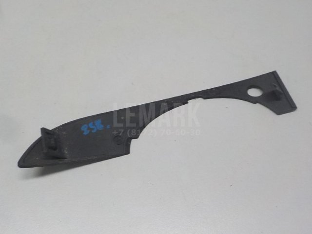 Рамка противотуманной фары правой