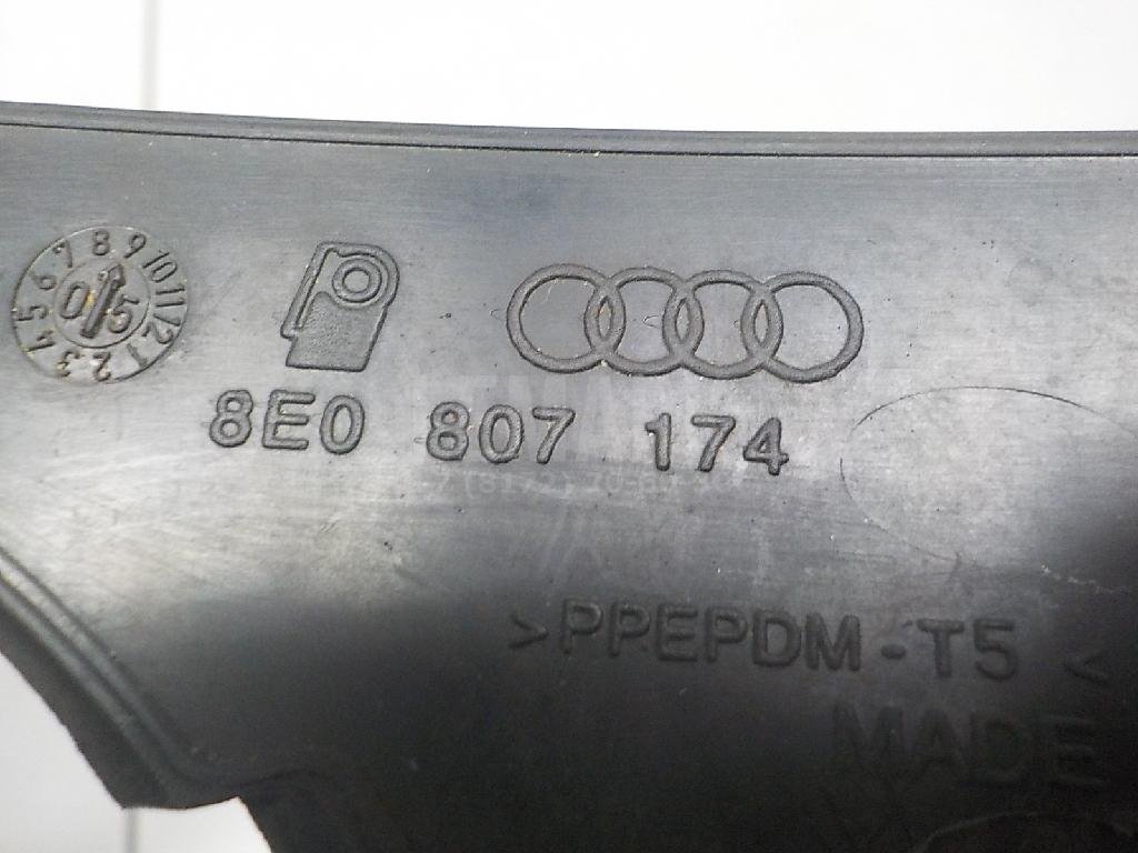 Рамка противотуманной фары правой для  Audi A3 [8PA] Sportback 2004-2013