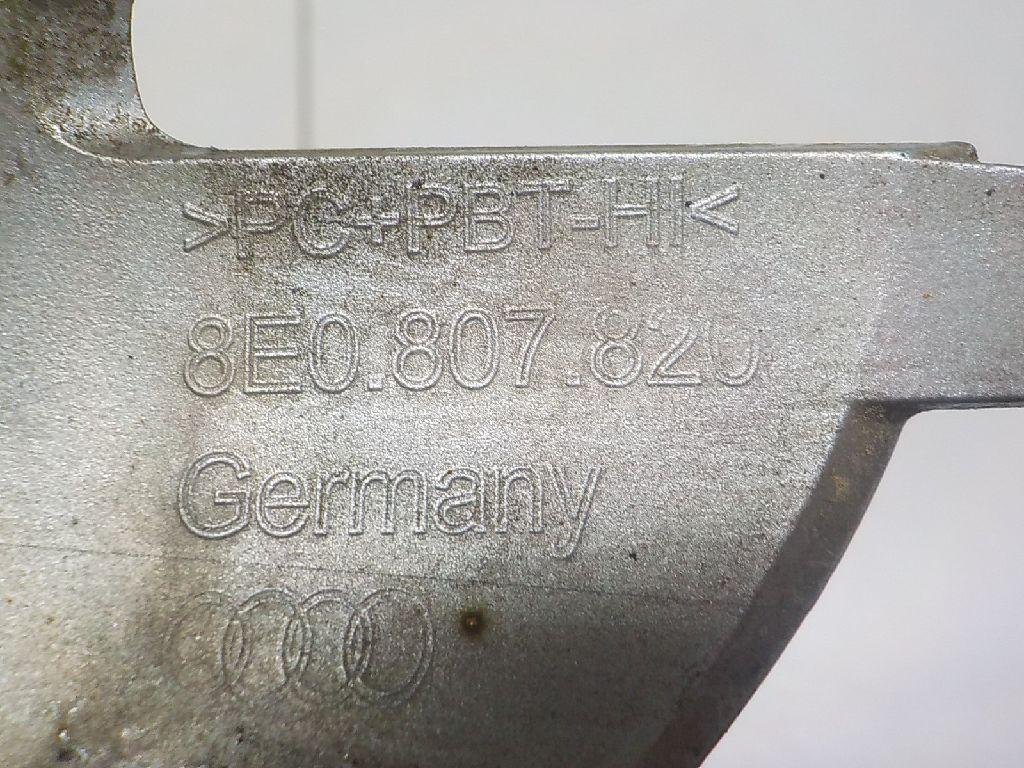 Рамка противотуманной фары правой