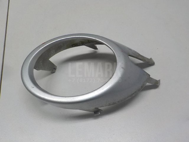 Рамка противотуманной фары правой