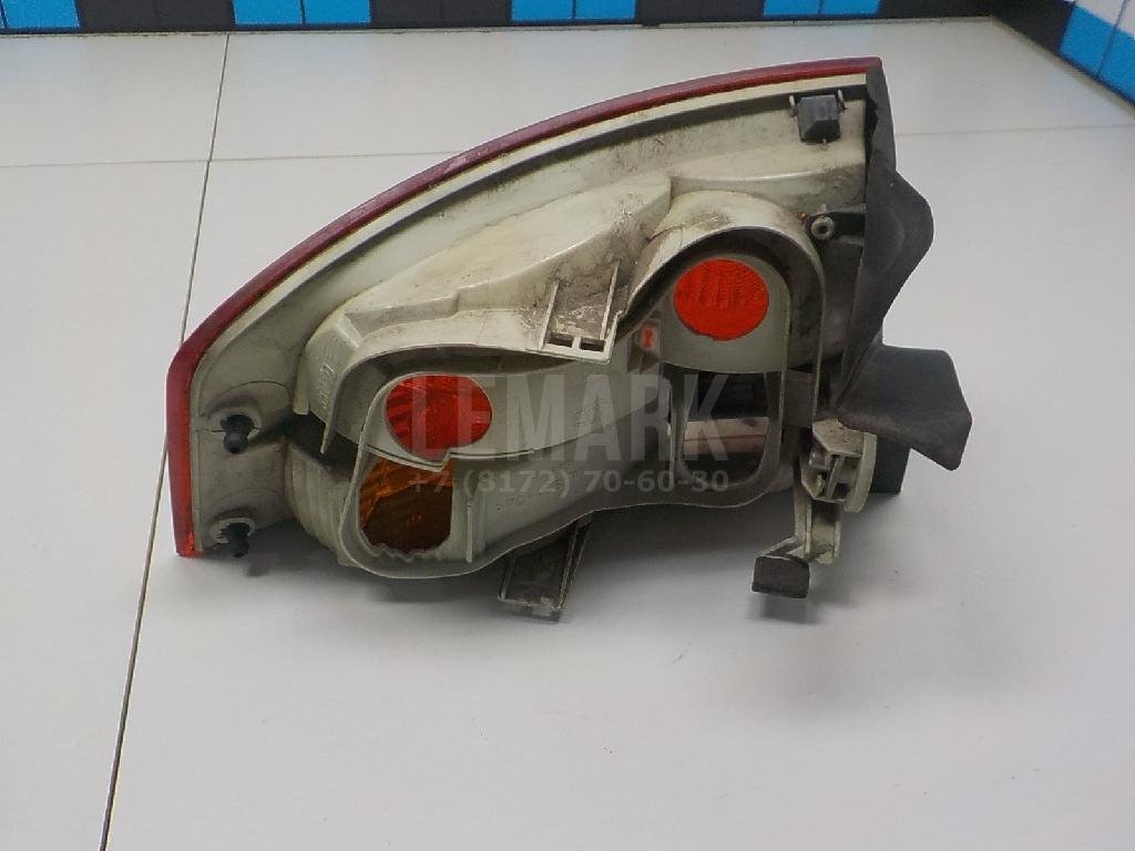 Фонарь задний наружный правый