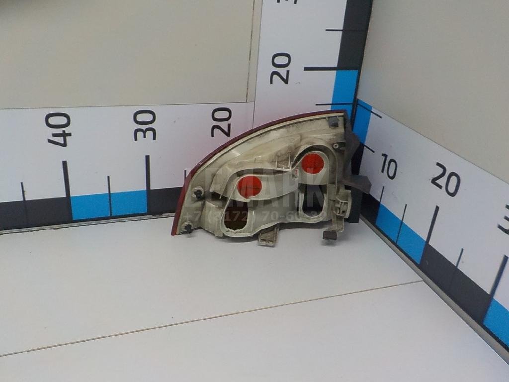 Фонарь задний наружный правый