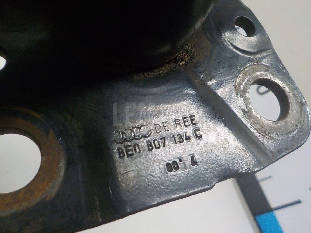 Кронштейн усилителя переднего бампера правый