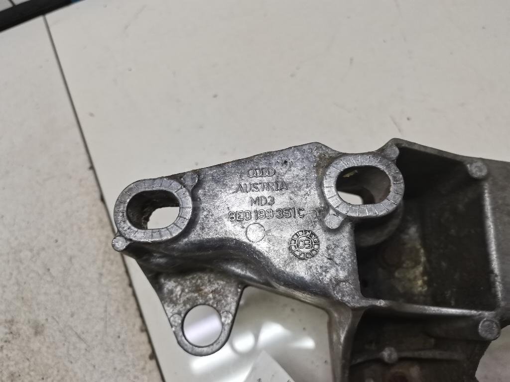 Кронштейн опоры двигателя для  Audi 80/90 [B3] 1986-1991