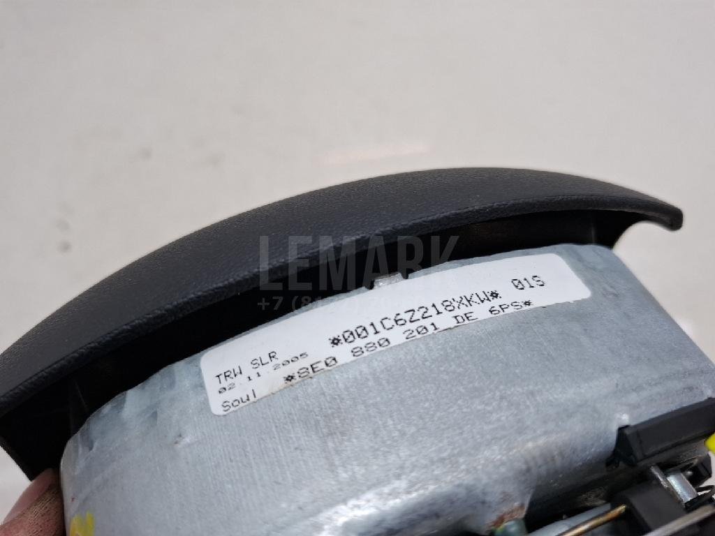 Подушка безопасности в рулевое колесо