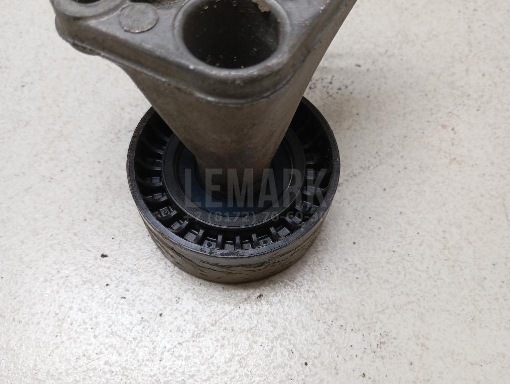 Кронштейн ролика-натяжителя руч. ремня для  Audi A5/S5 [8F] Cabrio 2010-2016