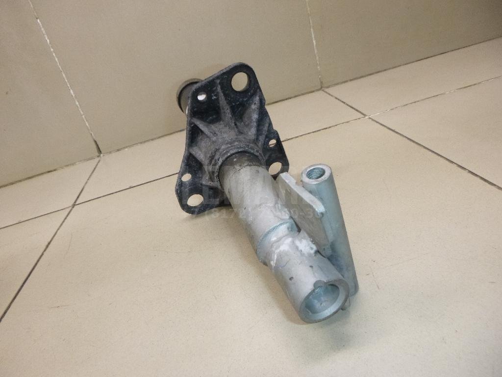 Кронштейн усилителя переднего бампера правый