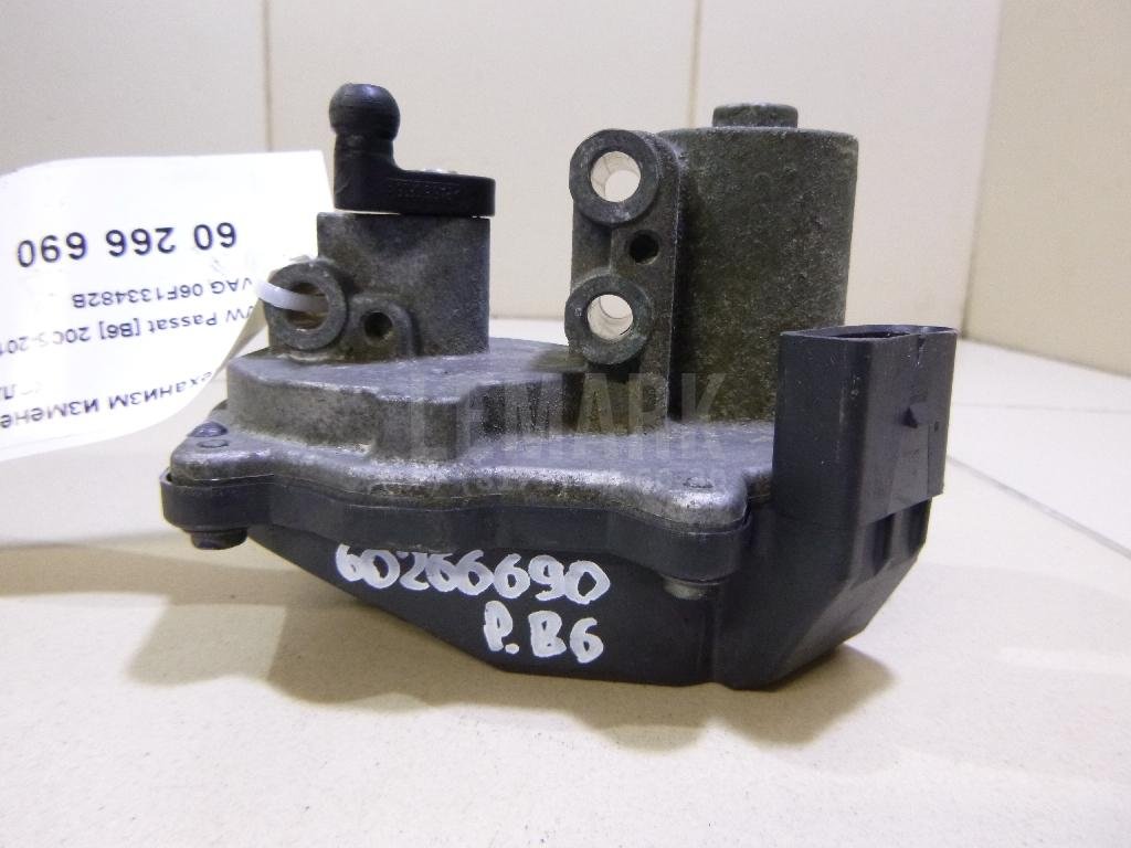 Механизм изменения длины впускного коллектора