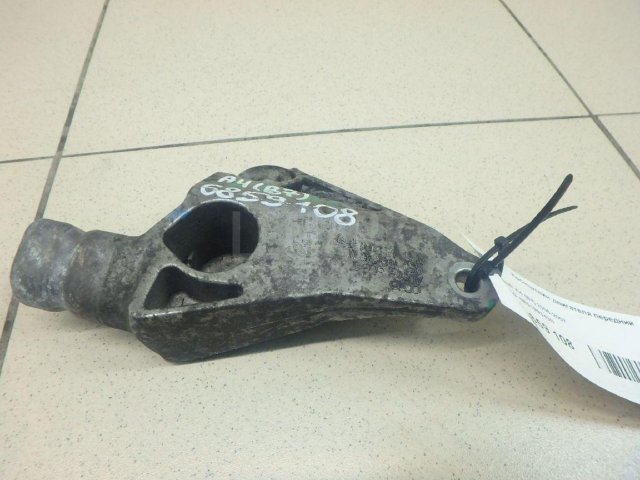 Кронштейн двигателя передний