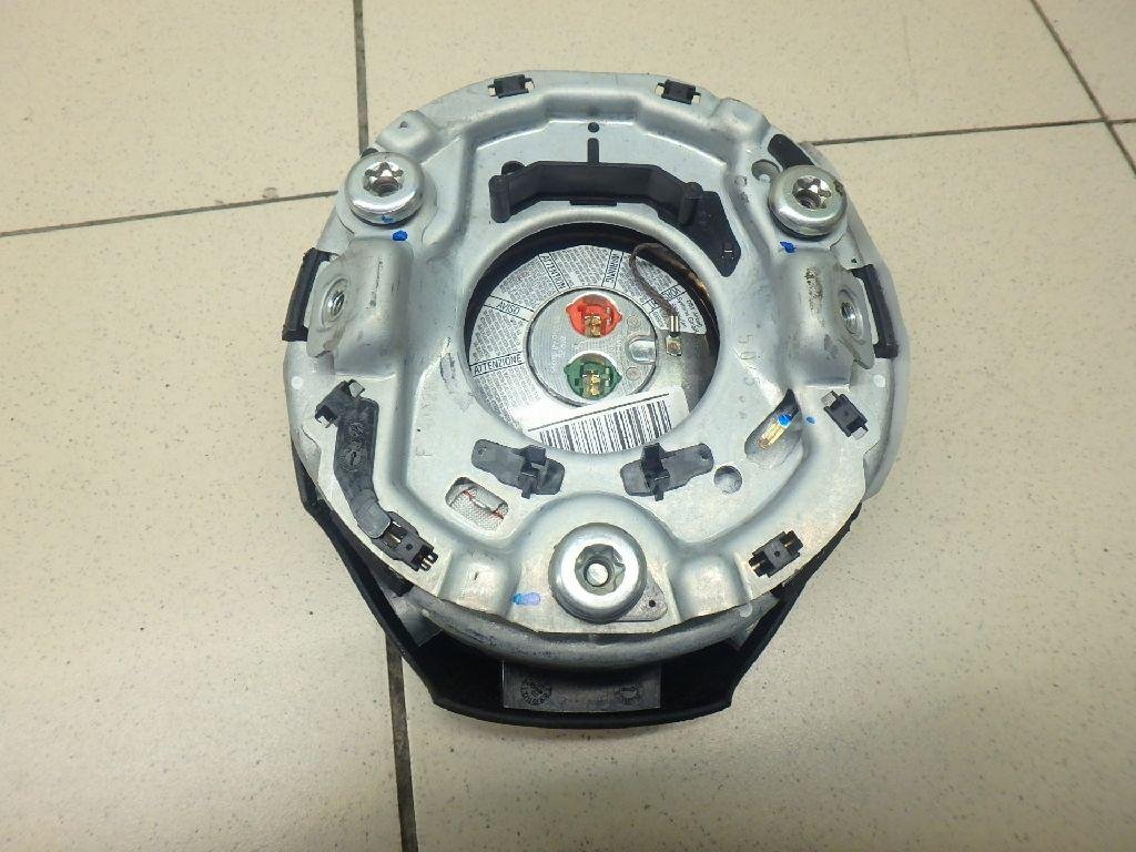 Подушка безопасности в рулевое колесо