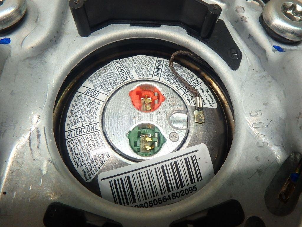 Подушка безопасности в рулевое колесо