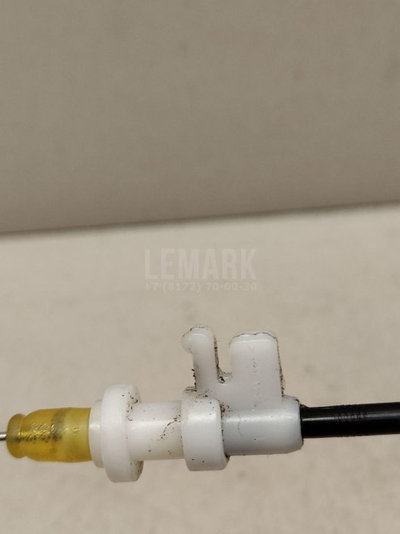 Трос открывания передней двери