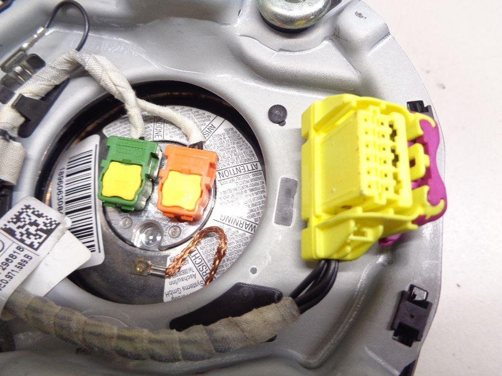 Подушка безопасности в рулевое колесо