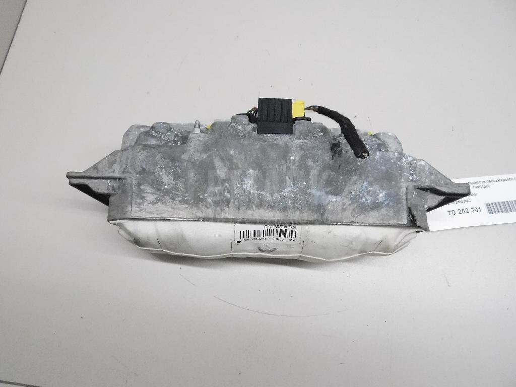 Подушка безопасности пассажирская (в торпедо)