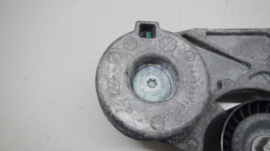 Кронштейн ролика-натяжителя руч. ремня для  Audi A3 [8PA] Sportback 2004-2013