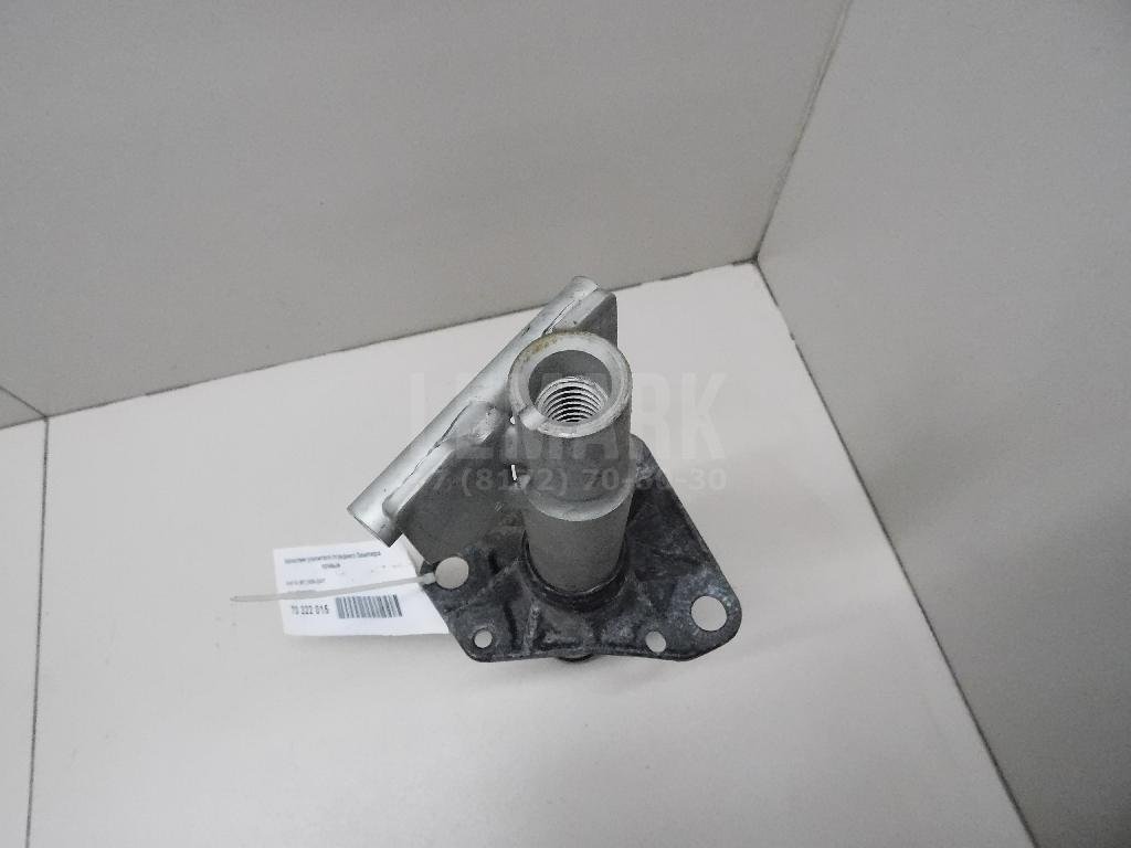 Кронштейн усилителя переднего бампера правый