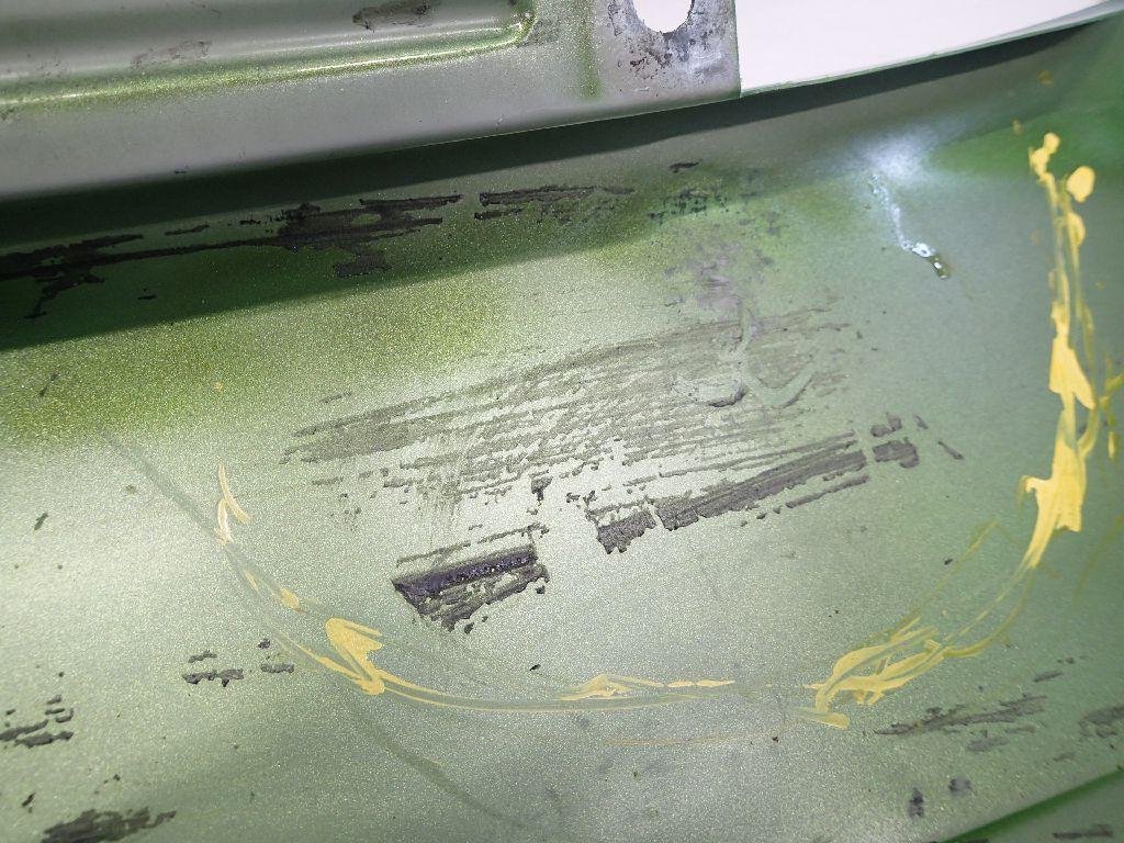 Крыло переднее правое