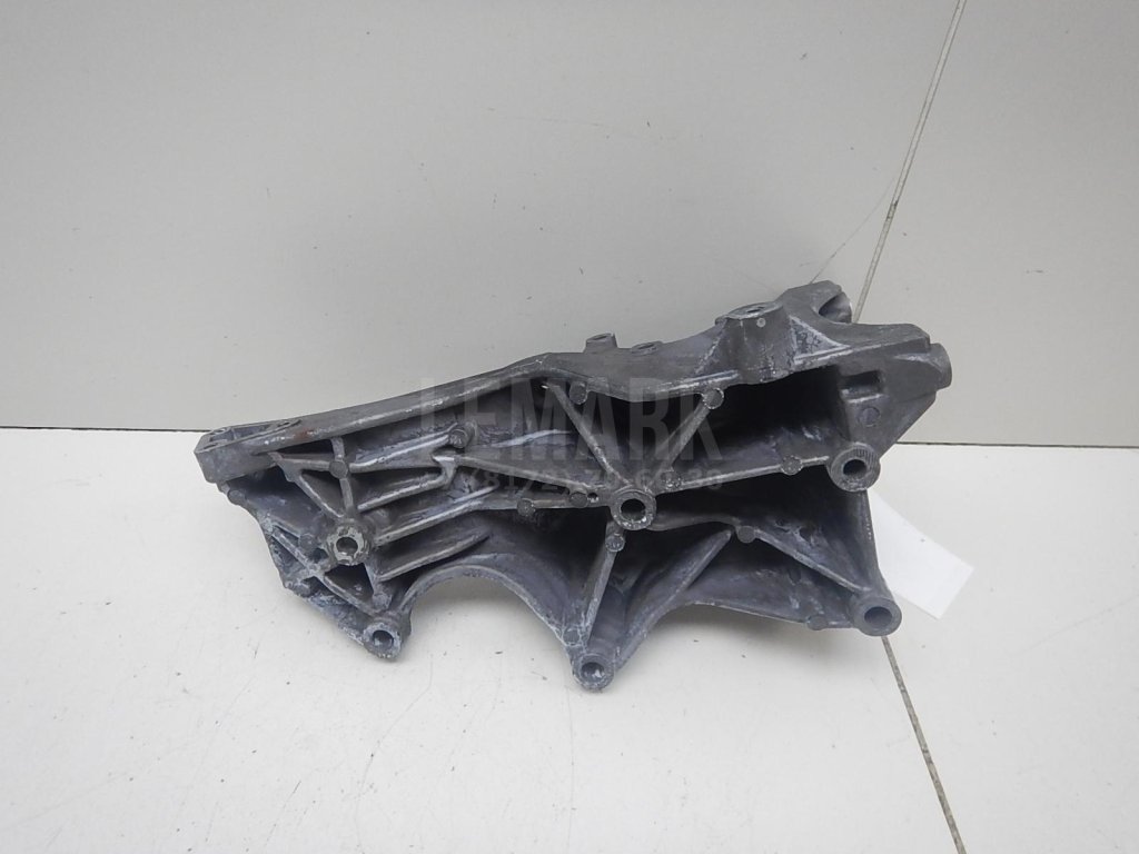 Кронштейн генератора