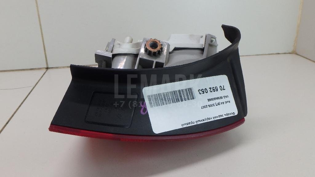 Фонарь задний наружный правый