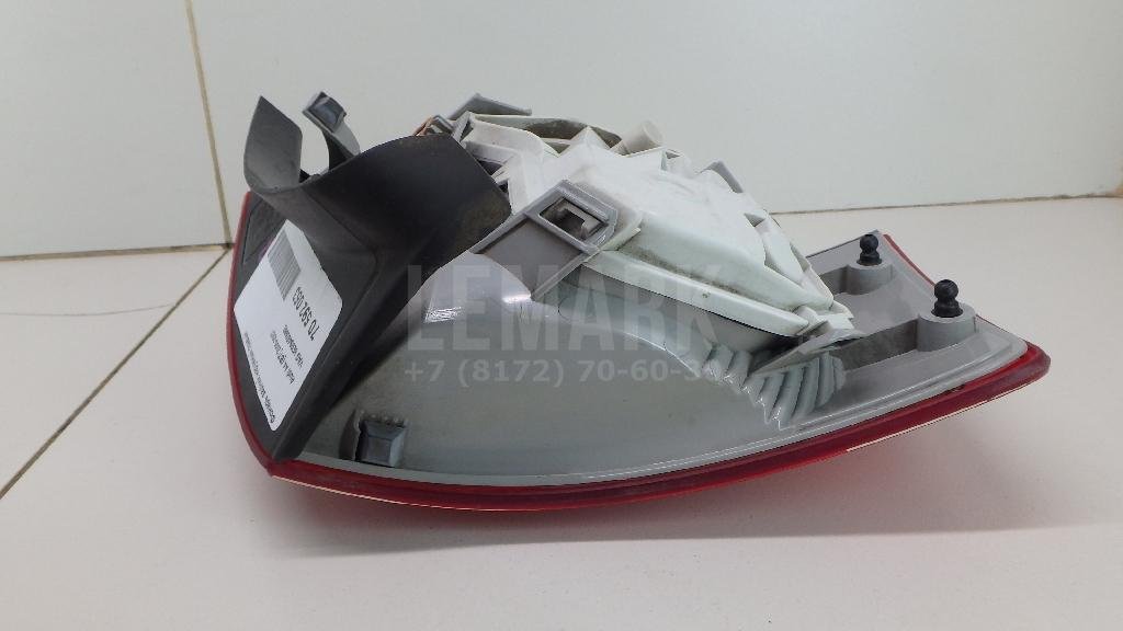 Фонарь задний наружный правый