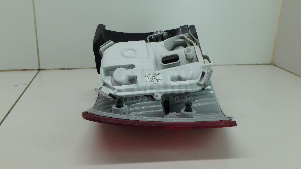 Фонарь задний наружный правый