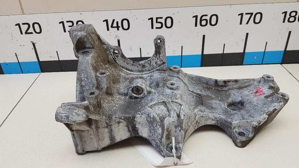 Кронштейн генератора