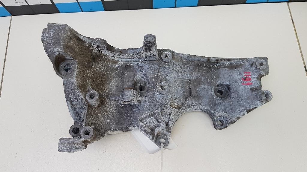 Кронштейн генератора