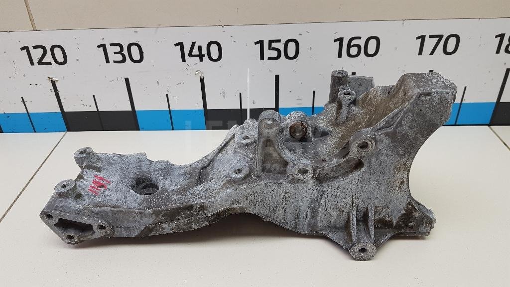 Кронштейн генератора