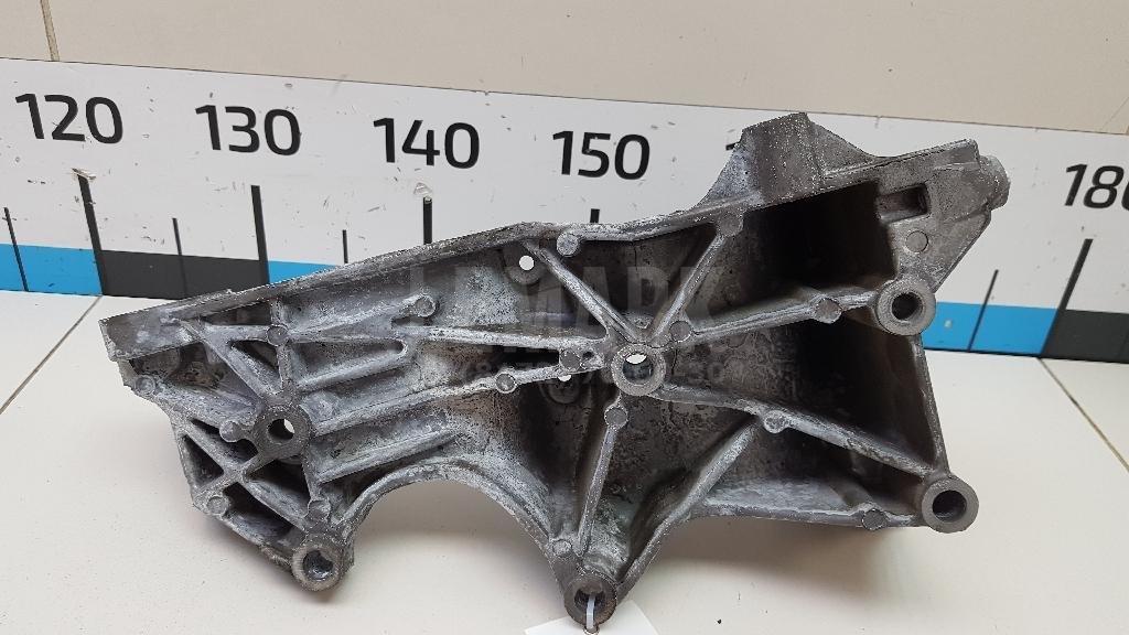 Кронштейн генератора