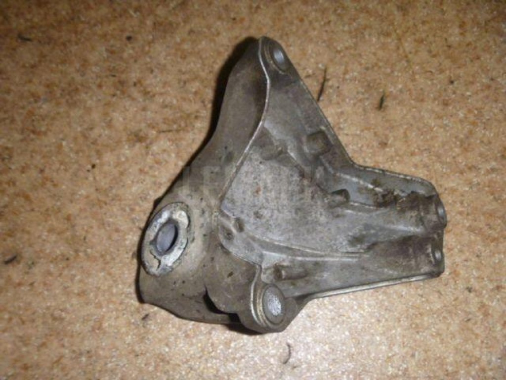 Кронштейн АКПП левый