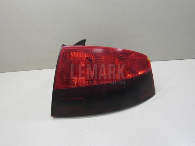 Фонарь задний наружный правый