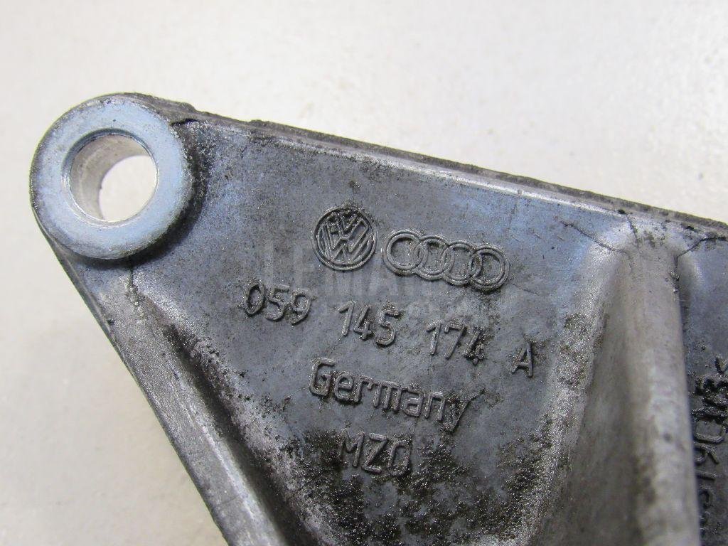 Кронштейн ролика-натяжителя руч. ремня для  Audi A3 [8P1] 2003-2013