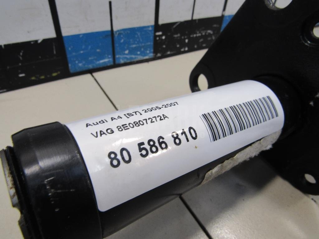 Кронштейн усилителя переднего бампера правый