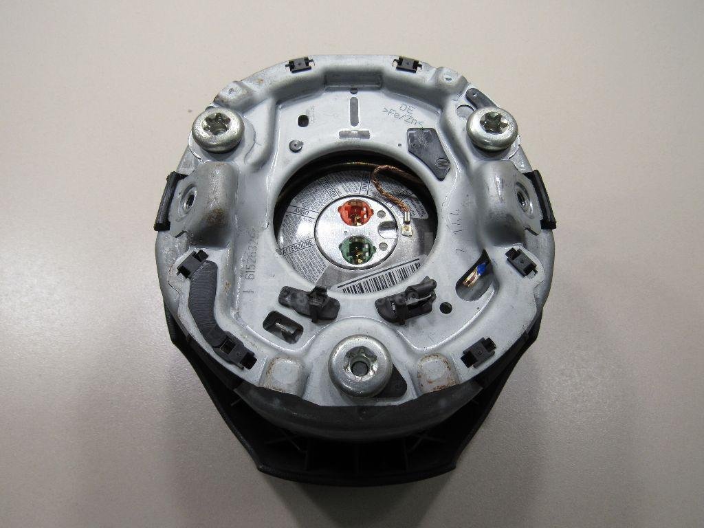 Подушка безопасности в рулевое колесо