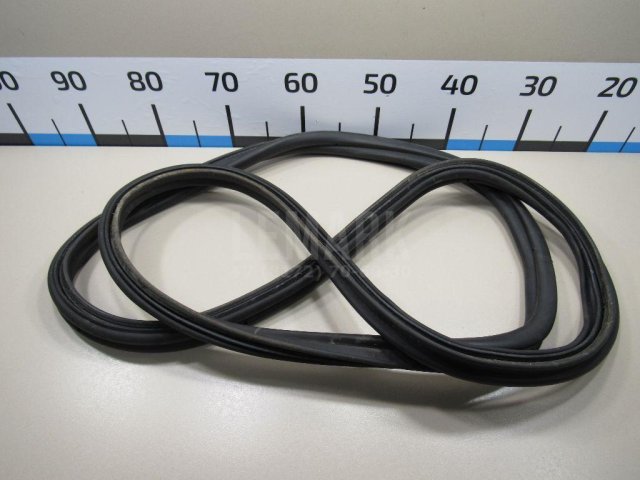 Уплотнитель багажника