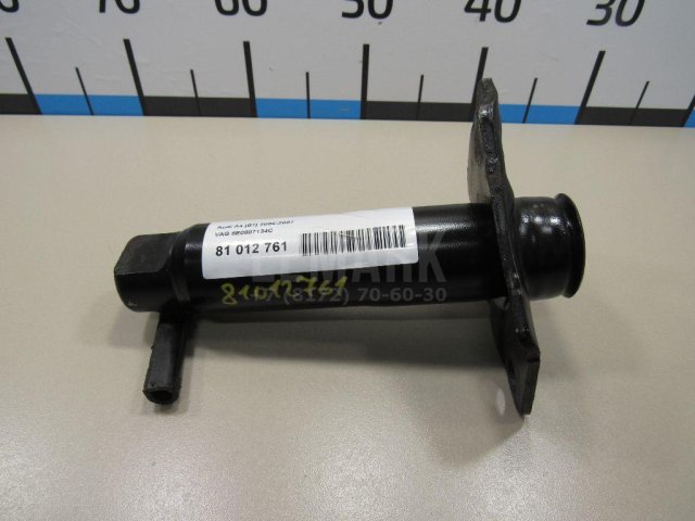 Кронштейн усилителя переднего бампера правый