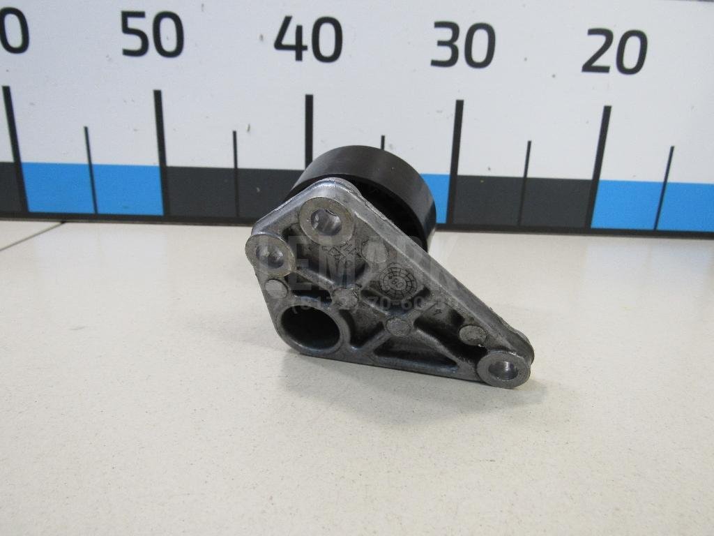 Кронштейн ролика-натяжителя руч. ремня для  Audi A5/S5 (F5) 2017