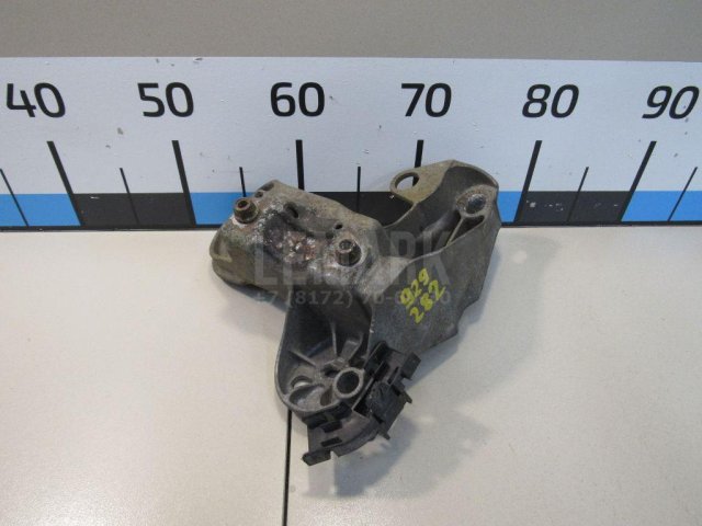 Кронштейн опоры двигателя