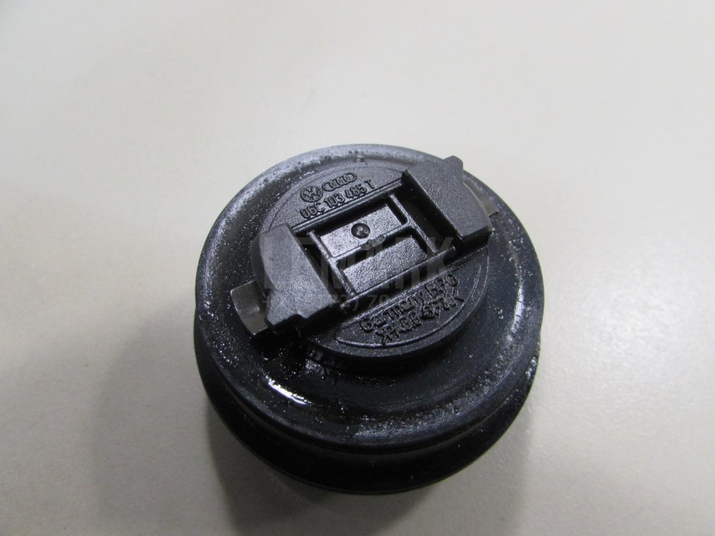 Крышка маслозаливной горловины