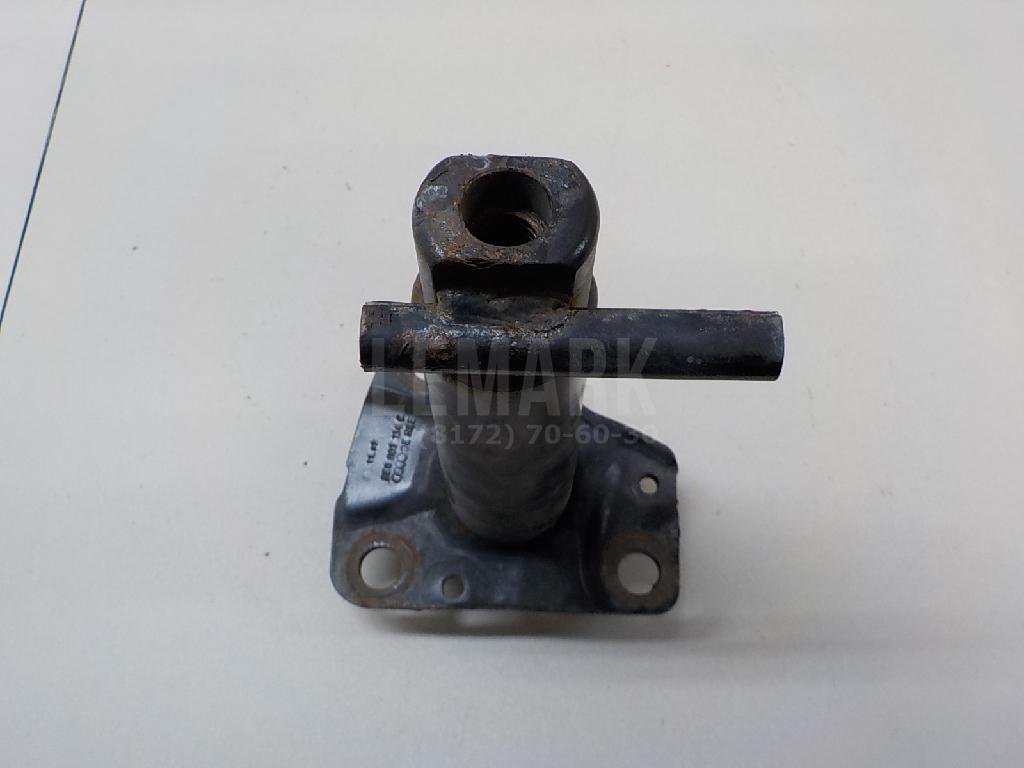 Кронштейн усилителя переднего бампера правый