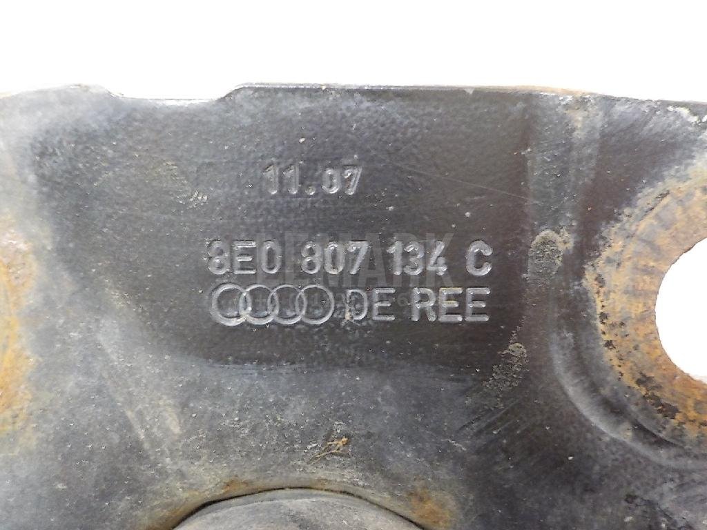 Кронштейн усилителя переднего бампера правый