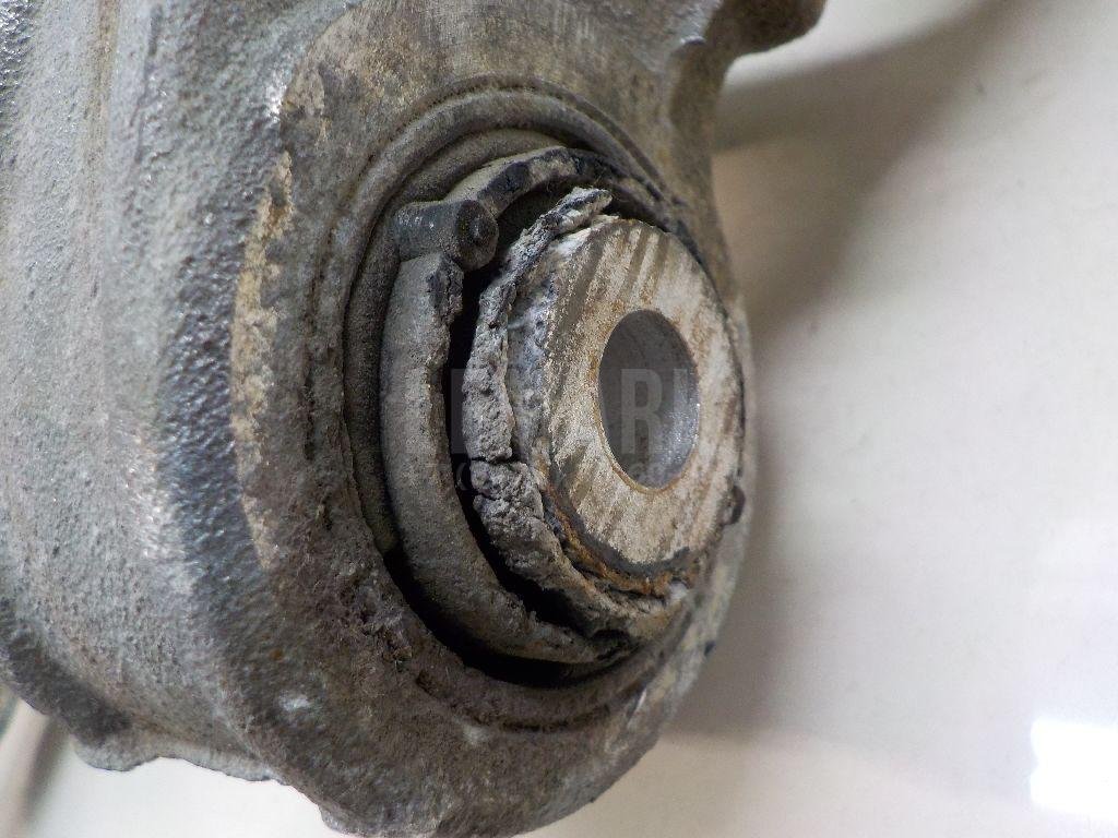 Рычаг задний нижний правый