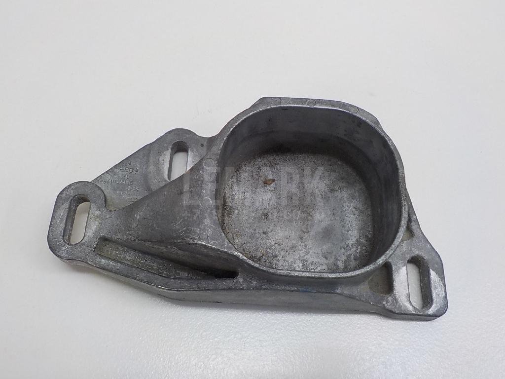 Кронштейн опоры двигателя