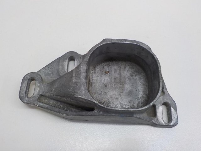 Кронштейн опоры двигателя